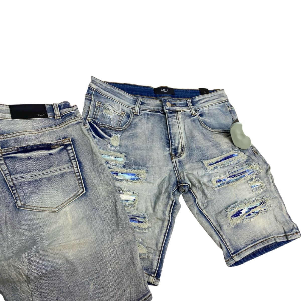 COMPRAR Pantalón Amiri  Si buscas comprar pantalón Amiri, estás en el lugar correcto. En ONLINESHOPPINGCENTERG tenemos los jeans Amiri hombre más exclusivos, desde los clásicos Amiri skinny jeans hasta los edgy Amiri ripped jeans.  ¿Por qué comprar pantalones Amiri hombre? Los pantalones Amiri son sinónimo de lujo, diseño urbano y calidad premium. Marcas como Amiri dominan el streetwear de alta gama con modelos como:  Amiri paint jeans (con detalles artísticos)  Amiri cargo pants (estilo militar)  Amiri stack jeans (efecto apilado)  Amiri black jeans (versión clásica)  ¿Cuál es el precio de los jeans Amiri hombre? El jeans Amiri hombre precio varía según el modelo:  Pantalón Amiri precio base: desde $500 USD.  Jean Amiri precio en ediciones limitadas: hasta $1,500 USD.  Modelos más buscados Vaqueros Amiri hombre (denim resistente)  Amiri flare jeans (corte retro)  Amiri baggy jeans (ajuste holgado)  Amiri white jeans (para looks frescos)  ¿Dónde comprar pantalón Amiri? En ONLINESHOPPINGCENTERG ofrecemos envíos seguros a todo el mundo. ¡Explora nuestra colección y elige tu favorito!  2.Pantalón Amiri Comprar Pantalón Amiri 1. ¿Cómo saber el tallaje de los pantalones Amiri hombre? Los jeans Amiri hombre siguen tallas estándar (28-38). Recomendamos medir tu cintura y comparar con nuestra guía.  2. ¿Los vaqueros Amiri incluyen certificado? Sí, todos nuestros pantalones Amiri tienen etiquetas y códigos.  3. ¿Cuánto tarda el envío? Depende de la ubicación: 3-5 días (EE.UU./Canadá), 7-10 días (Europa/América Latina).  4. ¿Hay Amiri jeans hombre en stock? Actualizamos inventario semanalmente. Consulta disponibilidad en tiempo real en nuestra web.  3. COMPRAR Pantalón Amiri en País/Región Dónde Comprar Pantalón Amiri – Envíos Internacionales ¿Buscas pantalón Amiri en Francia, Argelia o Perú? En ONLINESHOPPINGCENTERG enviamos a todo el mundo.  Disponibilidad por Región Pantalón Amiri en Estados Unidos: Envío express en 48h.  Pantalón Amiri en Canadá: Sin aduanas (envío DHL).  Pantalón Amiri en Sudáfrica: Entrega en Johannesburgo y Ciudad del Cabo.  Pantalón Amiri en Cundinamarca/Antioquia: Envíos nacionales en Colombia en 72h.  ¿Cómo comprar desde tu país? Selecciona tu Amiri jeans favorito.  Elige tu país en el checkout.  ¡Recibe tu pedido con seguimiento en línea!